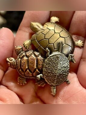 Vintage Trio Turtle Brooch Pin in Gold, Bronze & Silver
